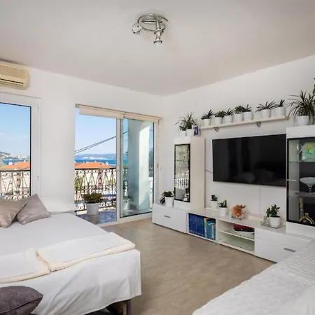 Apartment River & Sea Escape