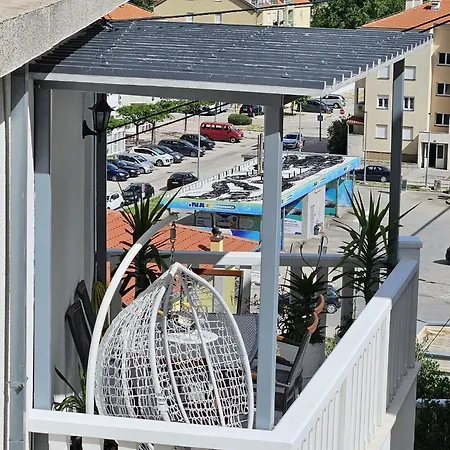 Apartment River & Sea Escape